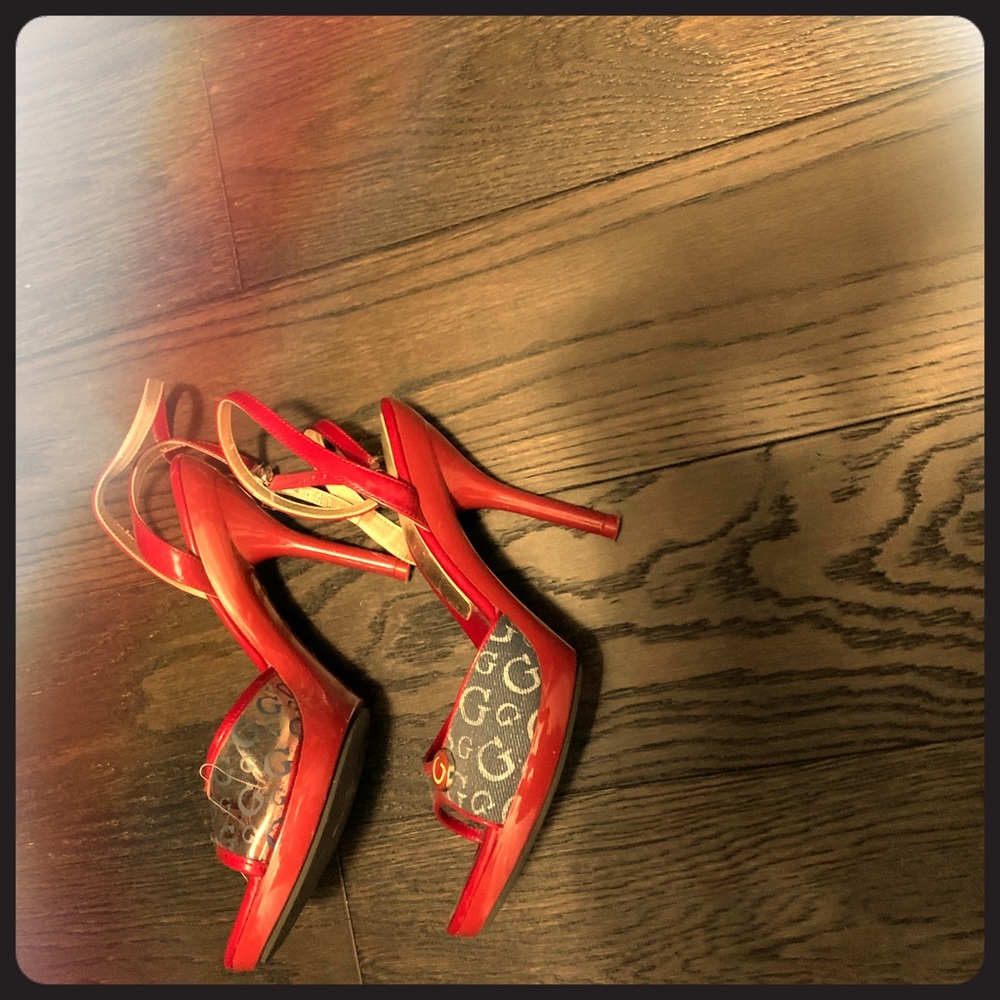 Guess heel